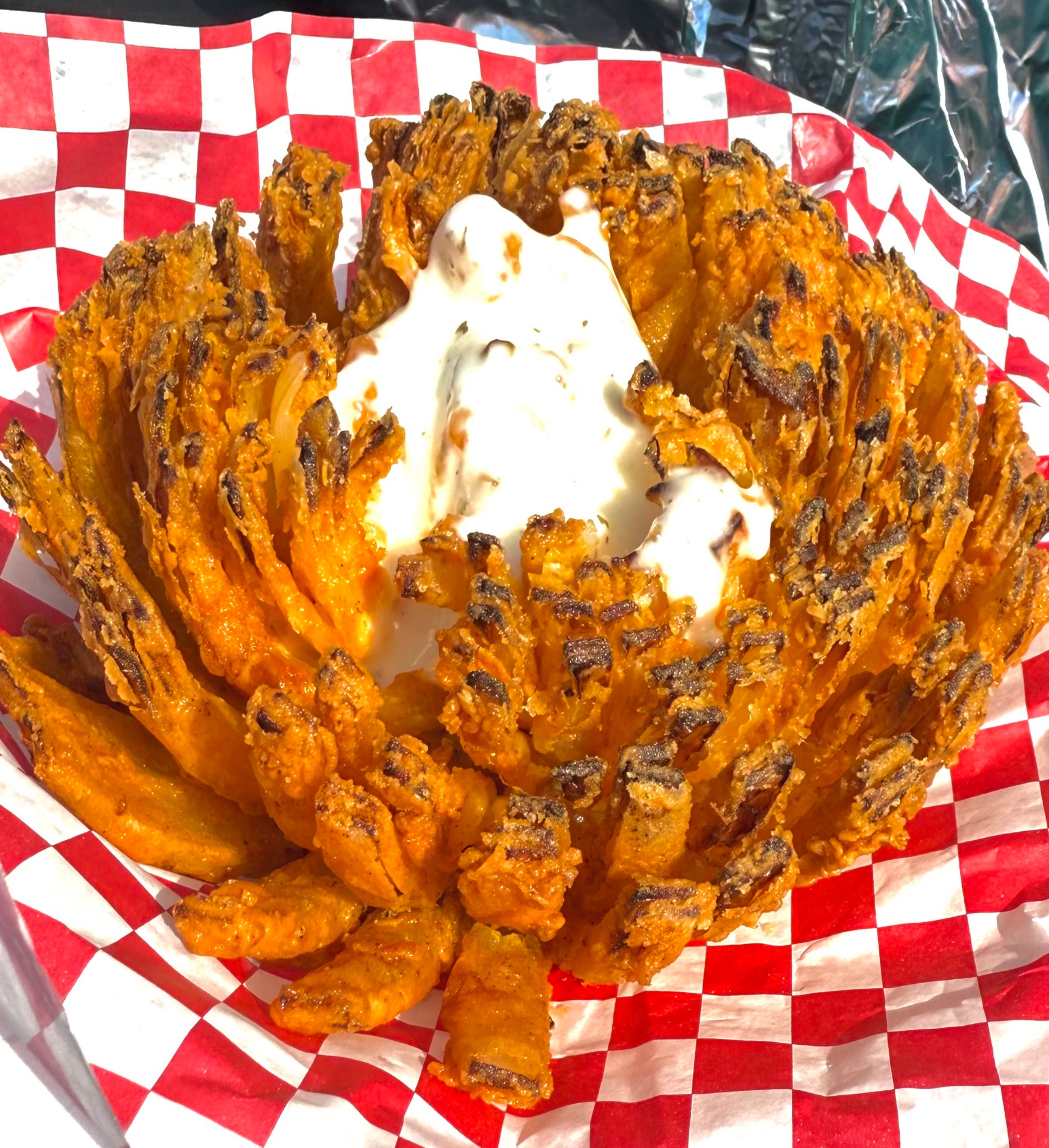 Blooming onion with dipping sauce